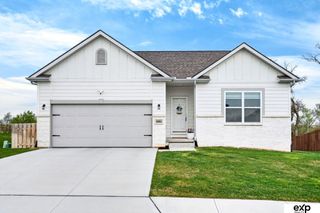 20882 Camelback Avenue, Gretna, NE 68028