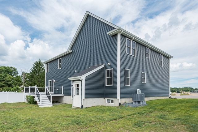 10 Narragansett Drive, West Bridgewater, MA 02379