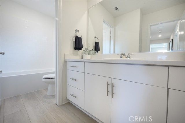 2431 Gunner Ridge Way, Rialto, CA 92377