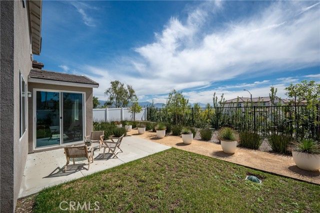 2431 Gunner Ridge Way, Rialto, CA 92377