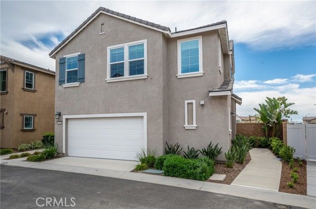 2431 Gunner Ridge Way, Rialto, CA 92377