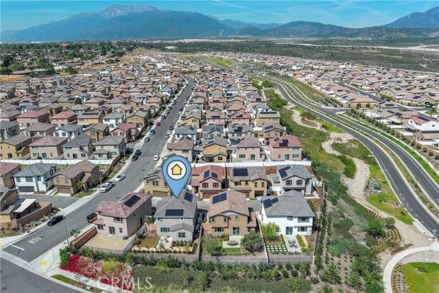 2431 Gunner Ridge Way, Rialto, CA 92377