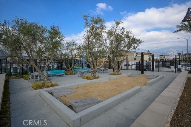 2431 Gunner Ridge Way, Rialto, CA 92377