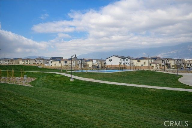 2431 Gunner Ridge Way, Rialto, CA 92377