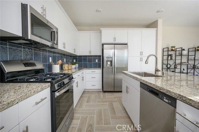 2431 Gunner Ridge Way, Rialto, CA 92377