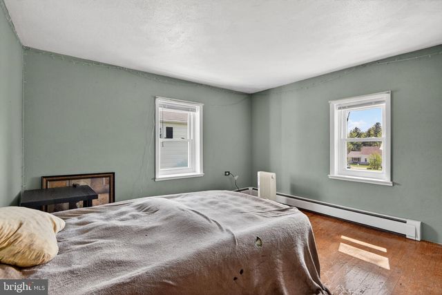 1636 E CANAL RD, Dover, PA 17315