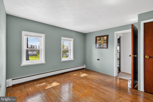 1636 E CANAL RD, Dover, PA 17315