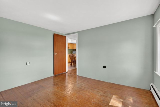 1636 E CANAL RD, Dover, PA 17315