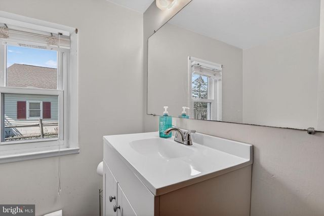 1636 E CANAL RD, Dover, PA 17315