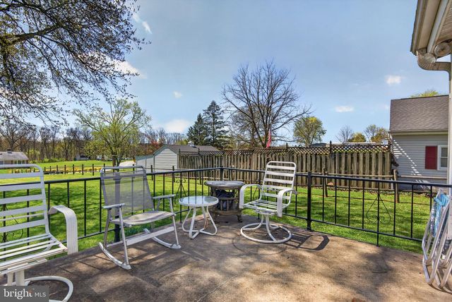 1636 E CANAL RD, Dover, PA 17315