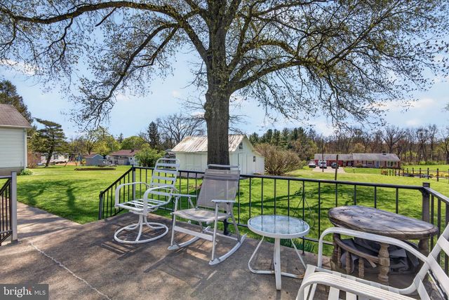1636 E CANAL RD, Dover, PA 17315