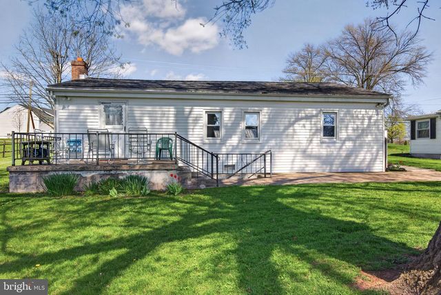 1636 E CANAL RD, Dover, PA 17315