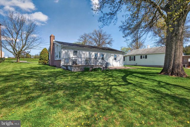 1636 E CANAL RD, Dover, PA 17315