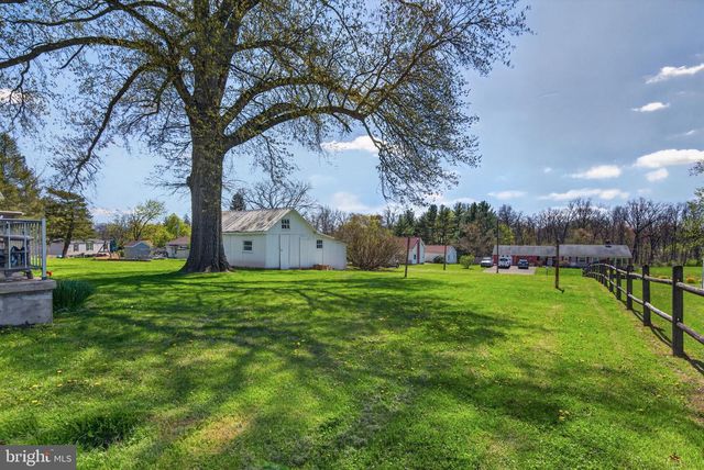 1636 E CANAL RD, Dover, PA 17315