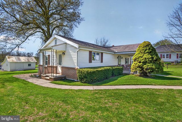 1636 E CANAL RD, Dover, PA 17315