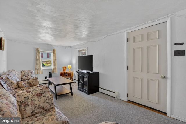 1636 E CANAL RD, Dover, PA 17315