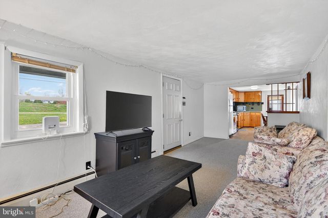 1636 E CANAL RD, Dover, PA 17315