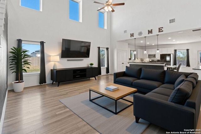 8823 Catnip Pass, Elmendorf, TX 78112