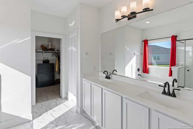 8823 Catnip Pass, Elmendorf, TX 78112