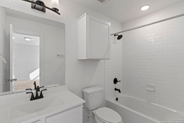 8823 Catnip Pass, Elmendorf, TX 78112