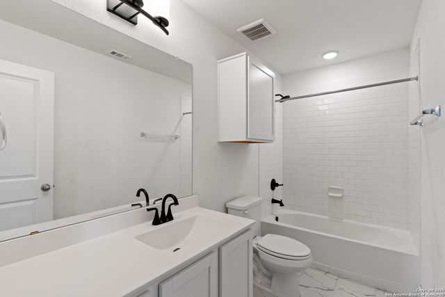 8823 Catnip Pass, Elmendorf, TX 78112