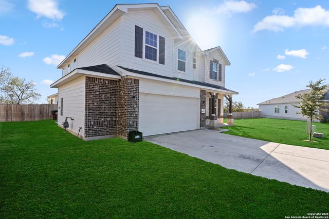 8823 Catnip Pass, Elmendorf, TX 78112