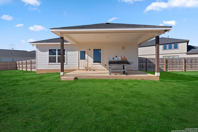 8823 Catnip Pass, Elmendorf, TX 78112