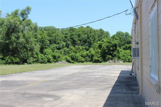 2250 Warren Barrett Drive, Hannibal, MO 63401