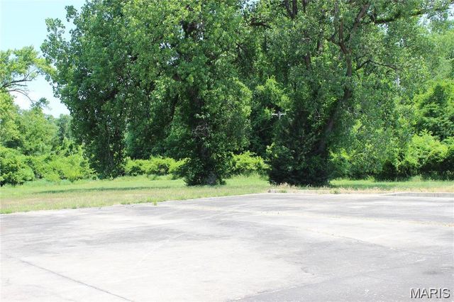 2250 Warren Barrett Drive, Hannibal, MO 63401