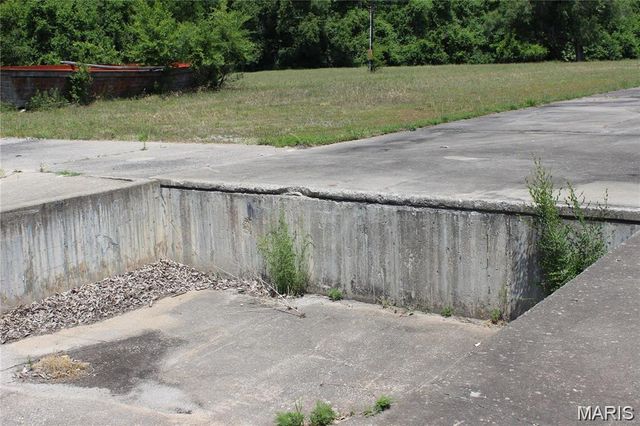 2250 Warren Barrett Drive, Hannibal, MO 63401