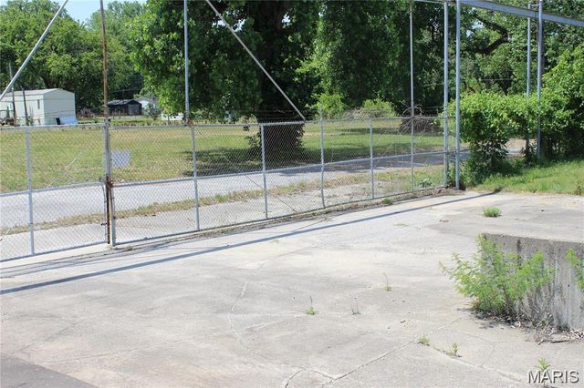 2250 Warren Barrett Drive, Hannibal, MO 63401