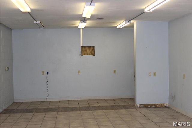 2250 Warren Barrett Drive, Hannibal, MO 63401