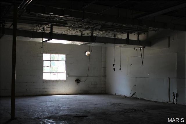 2250 Warren Barrett Drive, Hannibal, MO 63401