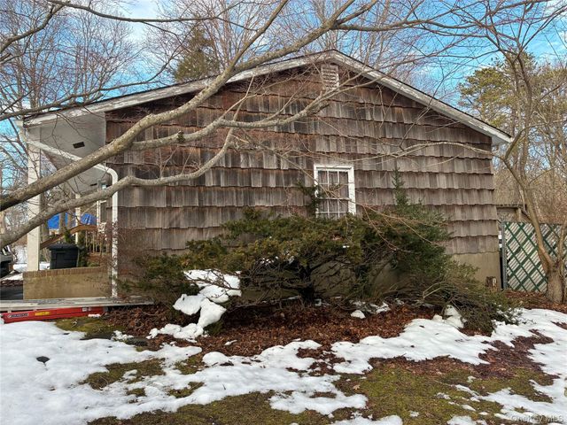 429 Robinson Avenue, East Patchogue, NY 11772