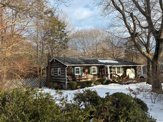 429 Robinson Avenue, East Patchogue, NY 11772