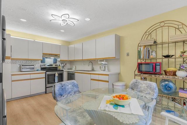 1541 NW 18th Ave 101, Delray Beach, FL 33445