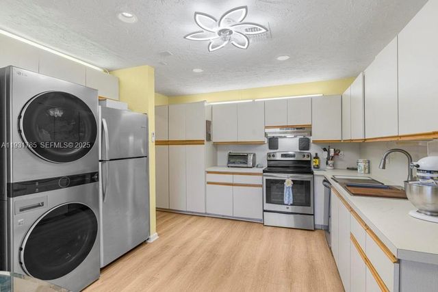 1541 NW 18th Ave 101, Delray Beach, FL 33445