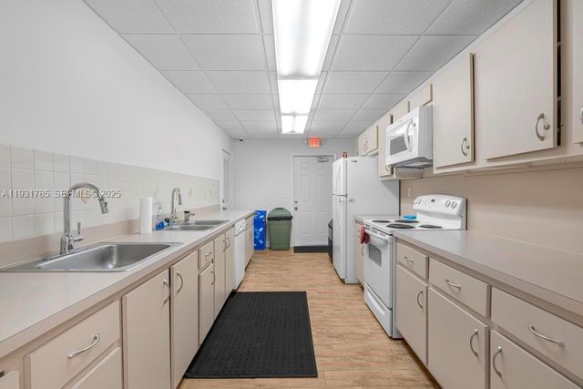 1541 NW 18th Ave 101, Delray Beach, FL 33445