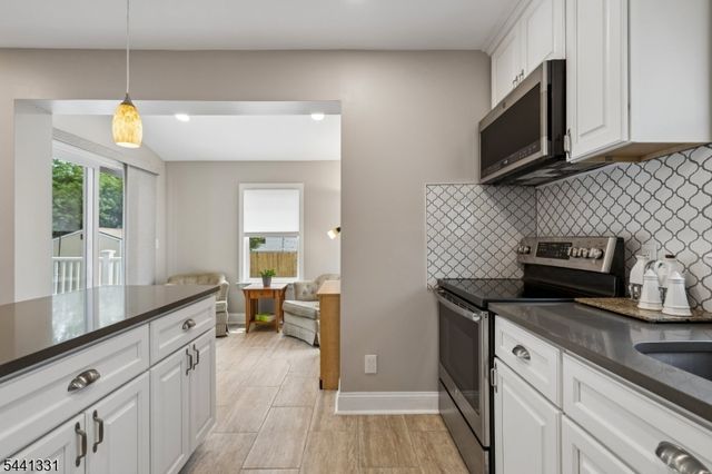 23 Elmwood Ter, Linden City, NJ 07036