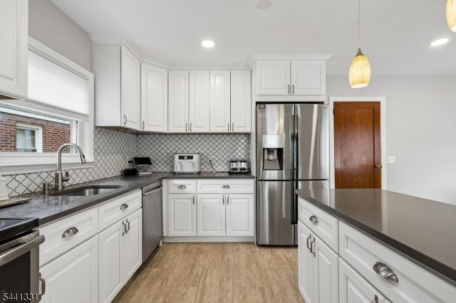 23 Elmwood Ter, Linden City, NJ 07036