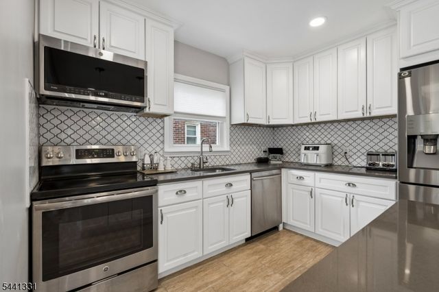 23 Elmwood Ter, Linden City, NJ 07036