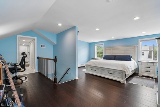 23 Elmwood Ter, Linden City, NJ 07036