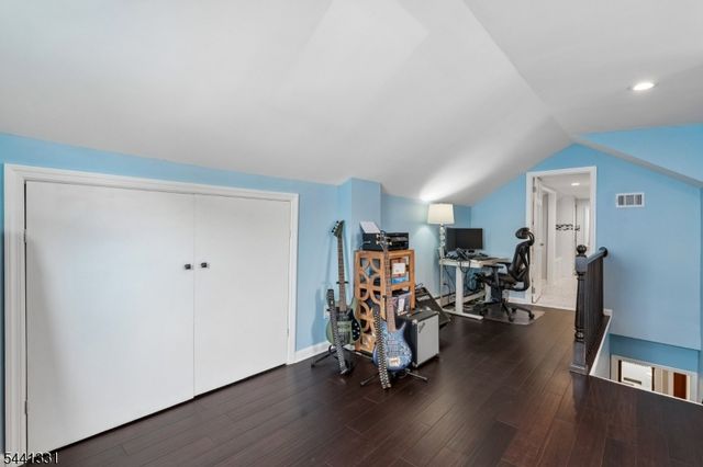 23 Elmwood Ter, Linden City, NJ 07036
