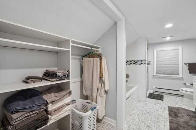 23 Elmwood Ter, Linden City, NJ 07036
