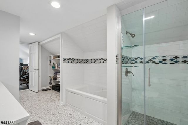 23 Elmwood Ter, Linden City, NJ 07036