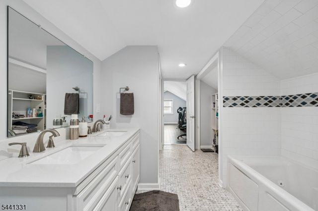 23 Elmwood Ter, Linden City, NJ 07036