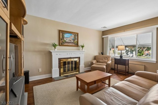 23 Elmwood Ter, Linden City, NJ 07036