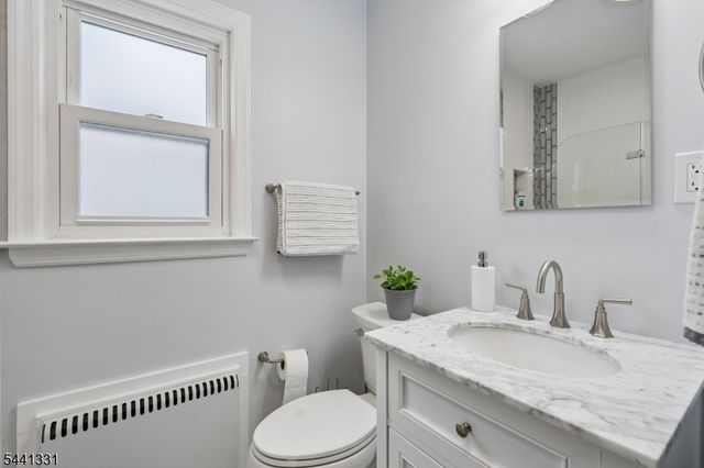 23 Elmwood Ter, Linden City, NJ 07036
