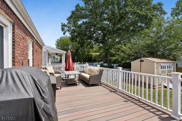 23 Elmwood Ter, Linden City, NJ 07036