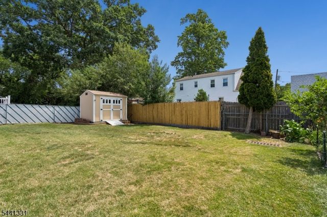 23 Elmwood Ter, Linden City, NJ 07036